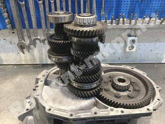 Устанаовка первичного и вторичного вала в корпус мкпп Крайслер Конкорд 3.0 Устанаовка первичного и вторичного вала в корпус мкпп Крайслер Конкорд 3.0