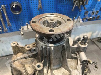 Установка заднего фланца мкпп Volvo 960 Установка заднего фланца мкпп Volvo 960