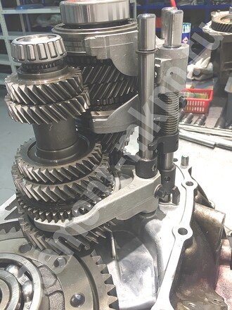 Установка вилок включения передач Установка вилок включения передач