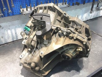 Механическая коробка передач Рено Дастер 2.0 собрана после ремонта