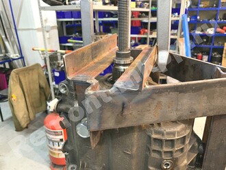 Как разобрать коробку передач мт82 съемником Как разобрать коробку передач мт82 съемником