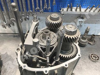 Сборка механической коробки передач Volvo 960 Сборка механической коробки передач Volvo 960