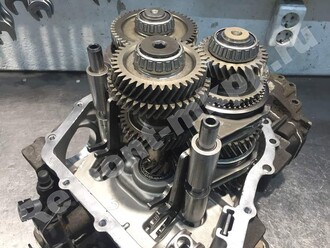 Собираем коробку передач М32 - устанавливаем валы и вилки включения Собираем коробку передач М32 - устанавливаем валы и вилки включения