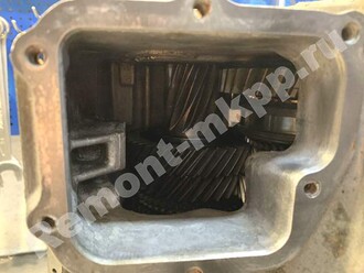 Место установки промежуточной шестерни заднего хода мкпп Крайслер Конкорд 3.0 Место установки промежуточной шестерни заднего хода мкпп Крайслер Конкорд 3.0