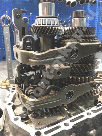 Установка вилок включения передач мкпп Фольксваген Транспортер Т4 Установка вилок включения передач мкпп Фольксваген Транспортер Т4