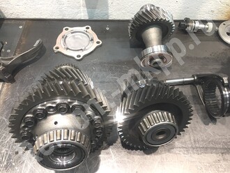 Межосевой дифференциал и валы раздатки Тойота Ленд  Крузер 105 Межосевой дифференциал и валы раздатки Тойота Ленд  Крузер 105